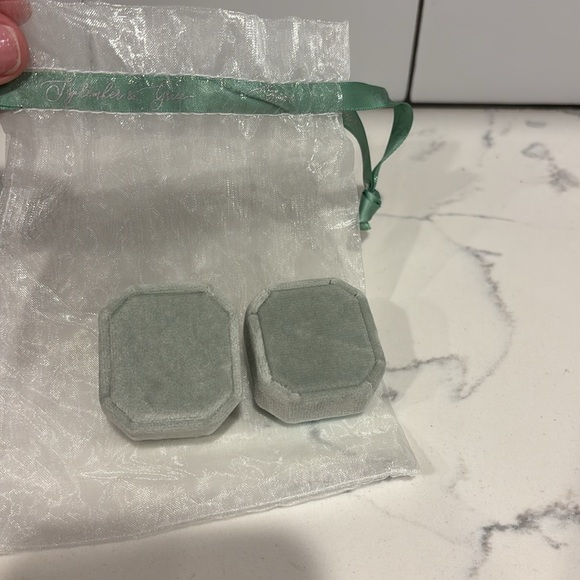 Wedding Set: Mrs Makeup Bag, Garter & Ring Box - Picture 12 of 12